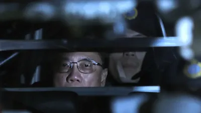 香港前特首曾蔭權判刑後,由囚車押送至赤柱監獄(AP)