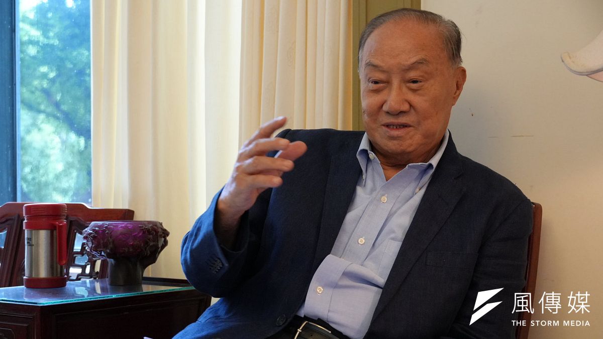 考試院前院長關中接受《風傳媒》專訪,在他看來,美國今天社會嚴重分裂,經濟不平等造成政治不平等,大選變數還很多,誰輸誰贏還有得看。(資料照,張鈞凱攝) 考試院前院長關中接受《風傳媒》專訪,在他看來,美國今天社會嚴重分裂,經濟不平等造成政治不平等,大選變數還很多,誰輸誰贏還有得看。(資料照,張鈞凱攝)