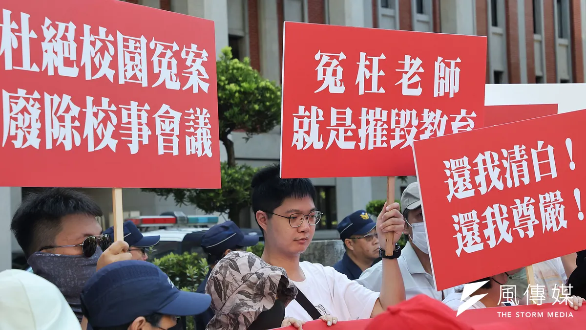 校事會議上路以來造成匿名檢舉案件、重複投訴等濫訴事件不斷,基層教師反彈不斷。(資料照,柯承惠攝) 校事會議上路以來造成匿名檢舉案件、重複投訴等濫訴事件不斷,基層教師反彈不斷。(資料照,柯承惠攝)