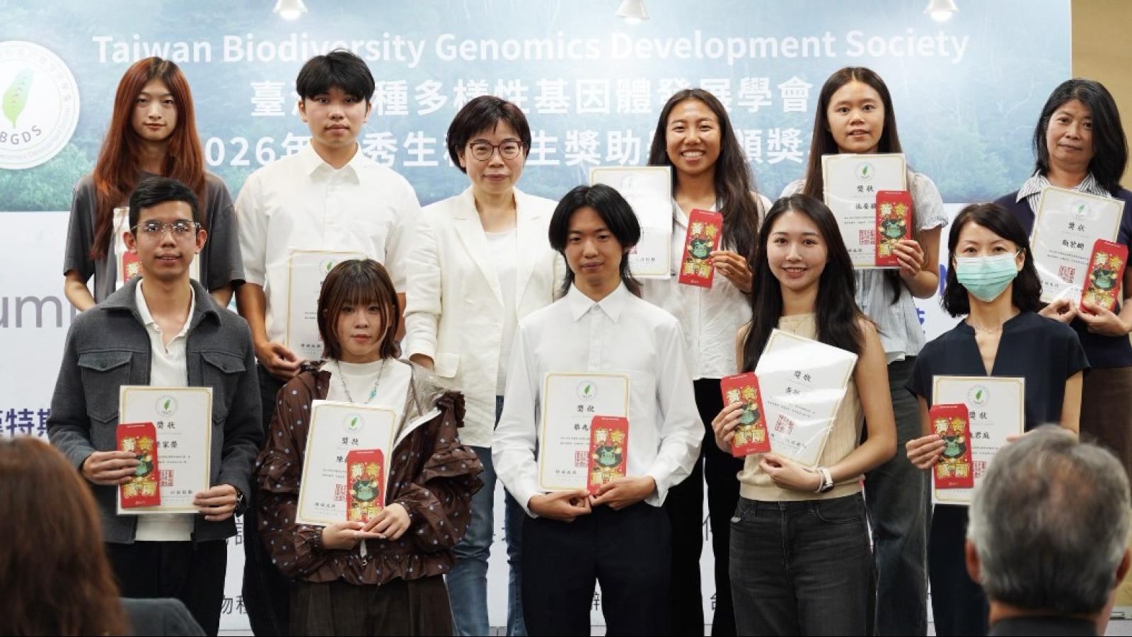 義守醫檢系雙傑奪全國生科獎學金 研發低成本高精準檢測展科研實力