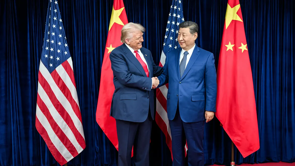 米中のAI覇権争いの行方は、両国首脳の戦略判断の変化に左右される可能性がある。写真は韓国で会談したドナルド・トランプ氏と習近平氏。(写真/米国ホワイトハウス) 米中のAI覇権争いの行方は、両国首脳の戦略判断の変化に左右される可能性がある。写真は韓国で会談したドナルド・トランプ氏と習近平氏。(写真/米国ホワイトハウス)