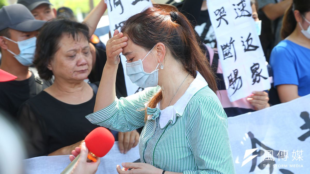 台湾に在住する中国籍配偶者の「除籍証明」手続きが最終段階に入り、6月末が最終期限となる。すでに台湾の身分を取得した1万2000人の中国籍配偶者のうち、7600人が手続きを完了しているものの、なお4400人が証明書を未提出であり、その場合、台湾の身分が抹消される恐れがある。(写真/顏麟宇撮影) 台湾に在住する中国籍配偶者の「除籍証明」手続きが最終段階に入り、6月末が最終期限となる。すでに台湾の身分を取得した1万2000人の中国籍配偶者のうち、7600人が手続きを完了しているものの、なお4400人が証明書を未提出であり、その場合、台湾の身分が抹消される恐れがある。(写真/顏麟宇撮影)