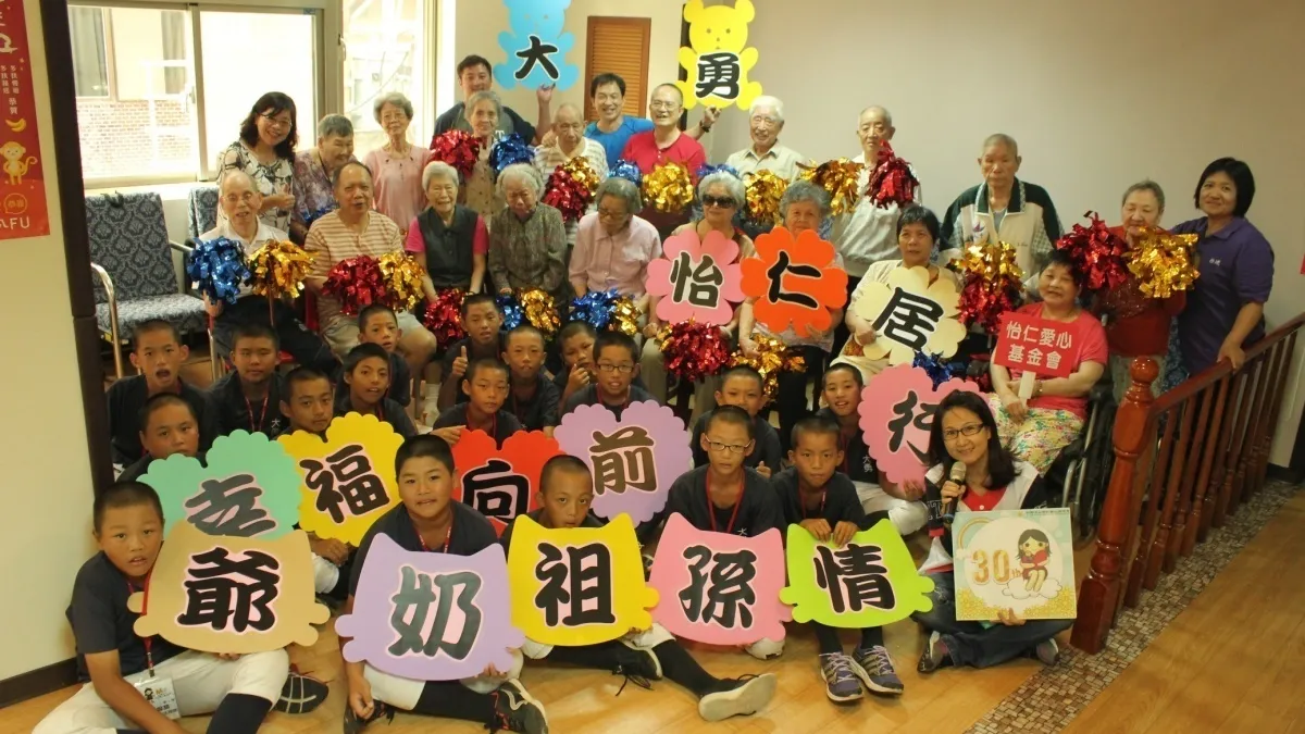以桌遊和爺奶建立祖孫情 大勇國小棒球隊金孫服務