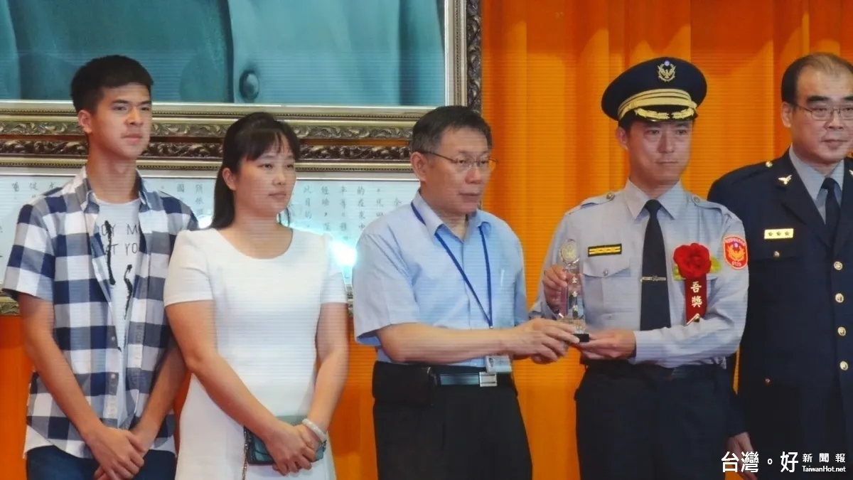 北市慶祝警察節 柯P向波麗士大人加油打氣