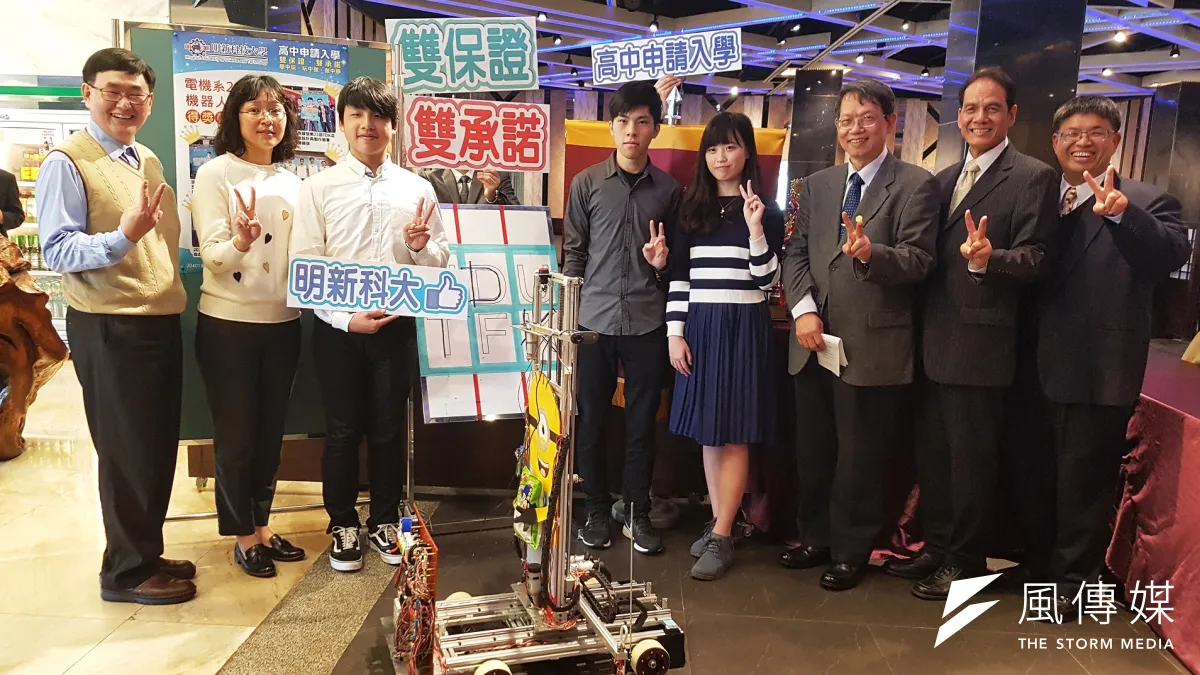明新科大推AI、金融科技菁英實驗班,開出保證出國與就業、承諾語文與專業證照取得「雙保證」、「雙承諾」。(圖/方詠騰攝)
