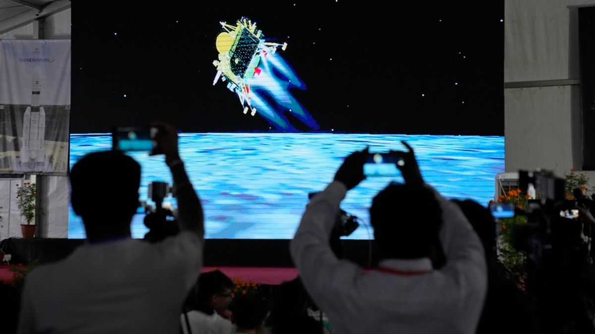 印度「月船3號」任務於當地時間8月23日下午6時04分成功在月球南極表面軟著陸。(AP) 印度「月船3號」任務於當地時間8月23日下午6時04分成功在月球南極表面軟著陸。(AP)