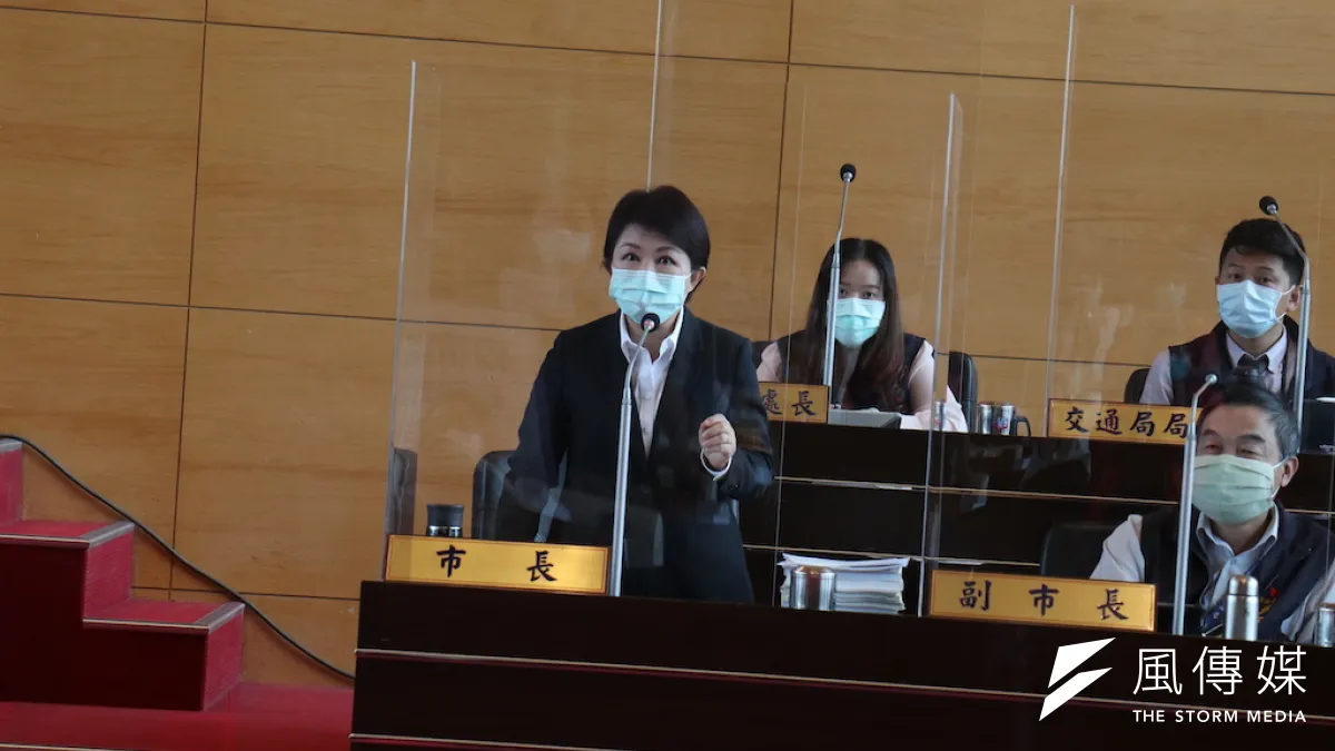 台中市長盧秀燕針對發布施行「台中市檢舉違反空氣汙染防制法案件獎勵辦法」。(圖/記者王秀禾攝)