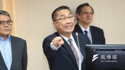 內政部長徐國勇對法官裁定潑漆香港藝人何韻詩的兩嫌交保,臉書發文表示遺憾。(圖為徐國勇立法院備詢,顏麟宇攝)