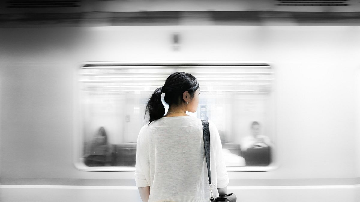 求學階段叛逆不羈,在老師眼中是個問題學生,許伊妃天性反骨,喜歡挑戰自我,16歲在因緣際會下,選擇進入殯葬業。(圖/Pixabay) 求學階段叛逆不羈,在老師眼中是個問題學生,許伊妃天性反骨,喜歡挑戰自我,16歲在因緣際會下,選擇進入殯葬業。(圖/Pixabay)