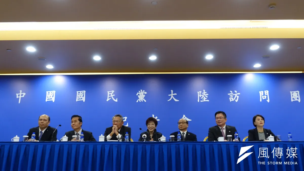 洪秀柱總結中共總書記習近平的回應「有軟有硬」,像是洪在會中提出和平政綱,習近平回應表示認同,但並未具體承諾。(羅暐智攝)