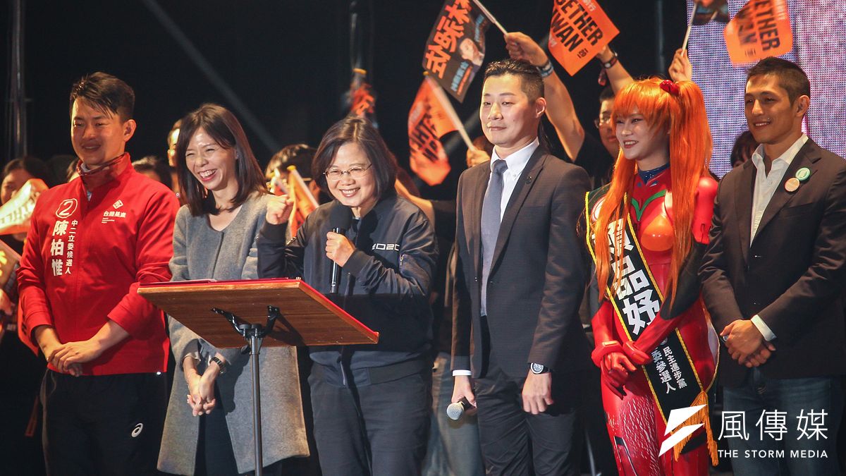 20191221-民進黨總統參選人蔡英文21日出席林昶佐閃靈台灣大凱旋造勢晚會。(蔡親傑攝) 20191221-民進黨總統參選人蔡英文21日出席林昶佐閃靈台灣大凱旋造勢晚會。(蔡親傑攝)