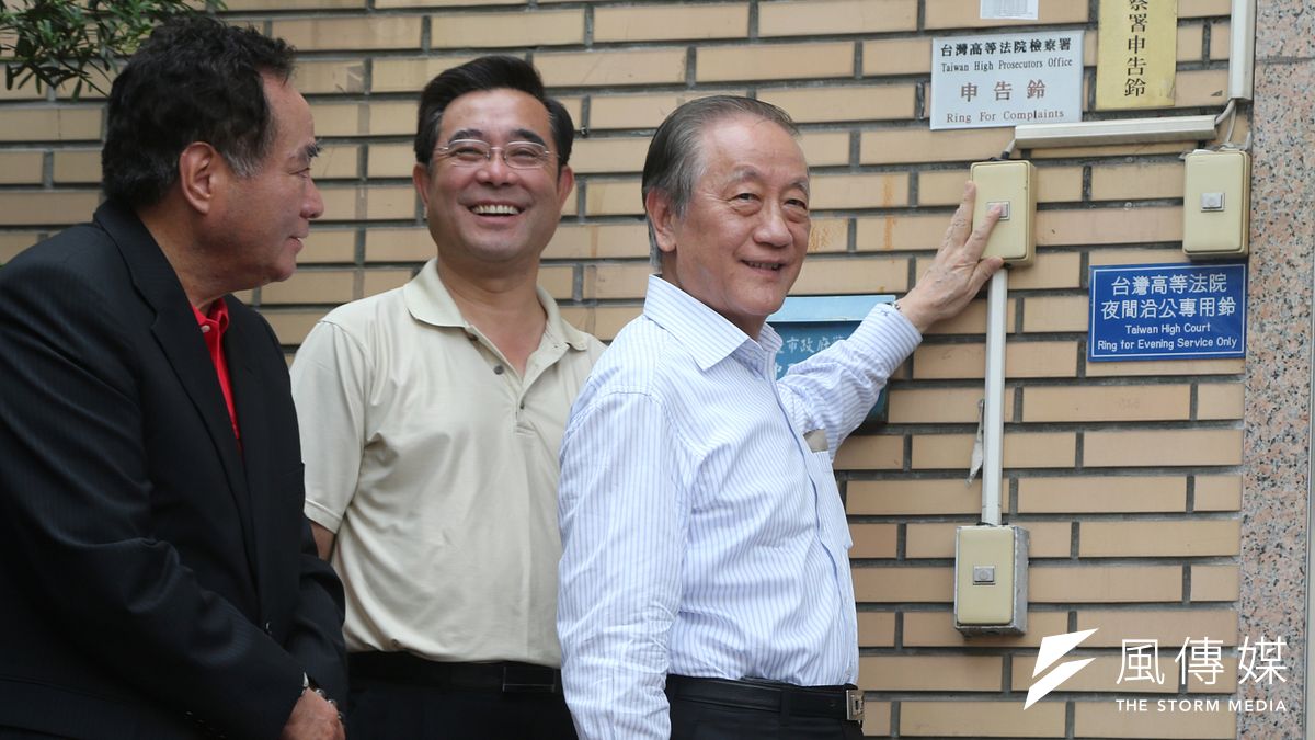 新黨黨主席郁慕明告李登輝賣台。(吳逸驊攝) 新黨黨主席郁慕明告李登輝賣台。(吳逸驊攝)