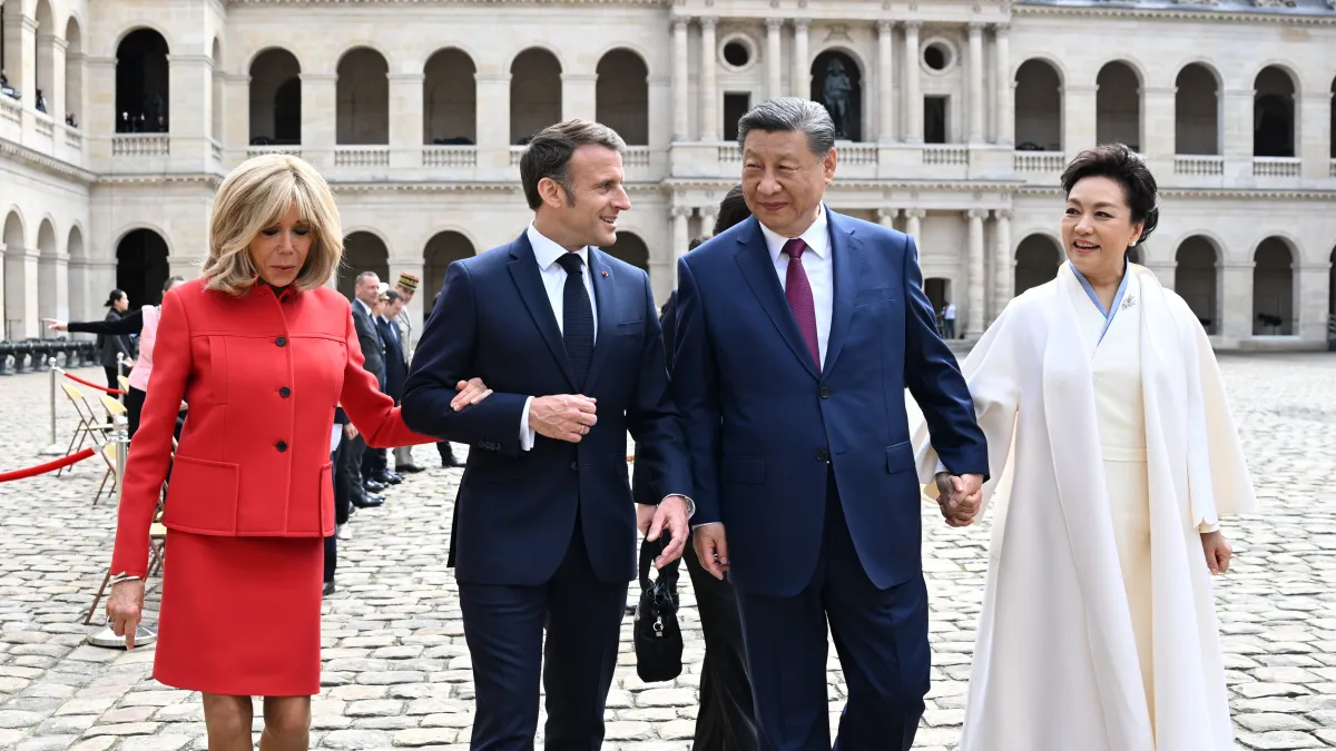 當地時間5月6日下午,正在法國進行國事訪問的大陸國家主席習近平在巴黎出席法國總統馬克宏舉行的歡迎儀式。(新華社)
