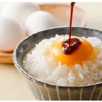 かどや製油とフンドーキン醤油が共同開発した「ごま油卵かけ醤油」が、2026年7月1日より成城石井などの新たな販路で販売を開始する。(写真/かどや製油 PR事務局提供) かどや製油とフンドーキン醤油が共同開発した「ごま油卵かけ醤油」が、2026年7月1日より成城石井などの新たな販路で販売を開始する。(写真/かどや製油 PR事務局提供)