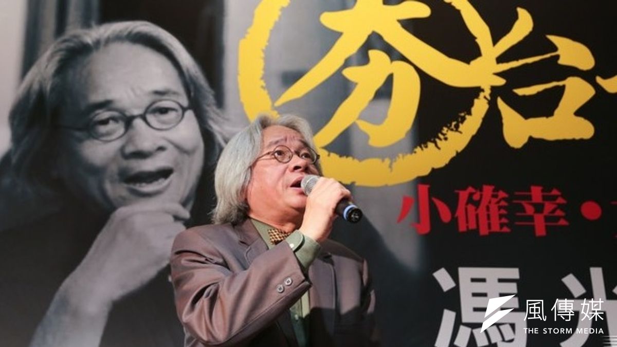 自稱「國寶級白目」的作家馮光遠,17日上午正式宣布參選台北市長。(王立柔攝) 自稱「國寶級白目」的作家馮光遠,17日上午正式宣布參選台北市長。(王立柔攝)