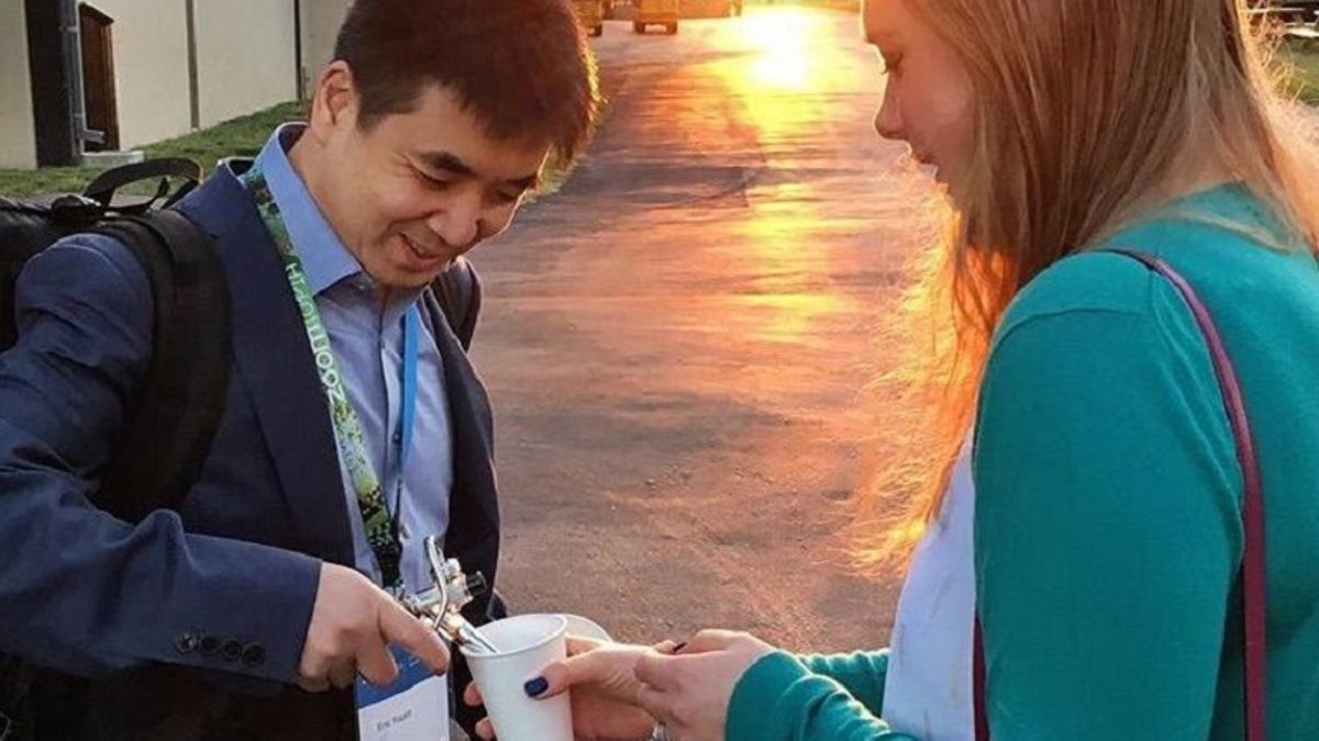 Zoom創辦人袁征(左)獲選2018年的全美最佳CEO。 Zoom創辦人袁征(左)獲選2018年的全美最佳CEO。