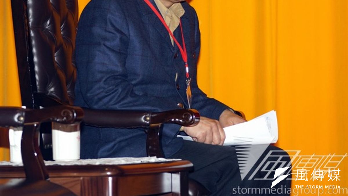 柯文哲16日上午主持台北市警察局長交接。原市警局長黃昇勇昨日退休,並未出席,由副局長代理局長與新任局長交接。(蘇仲泓攝) 柯文哲16日上午主持台北市警察局長交接。原市警局長黃昇勇昨日退休,並未出席,由副局長代理局長與新任局長交接。(蘇仲泓攝)