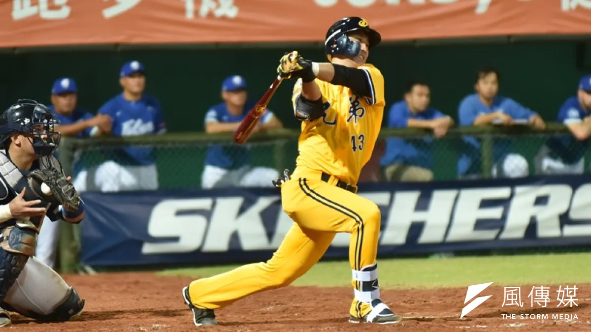 林書逸在6局上半敲出關鍵的陽春砲,幫助兄弟以2比1奪下5連勝。(資料照,王永志攝)