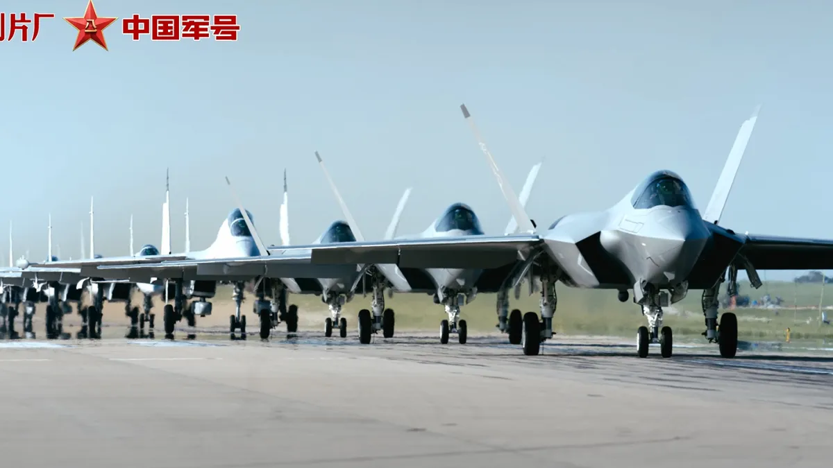 不要輕易自以為「看穿北京」。圖為中國新型殲35匿蹤戰機準備起飛。(翻攝自中國軍網影片)