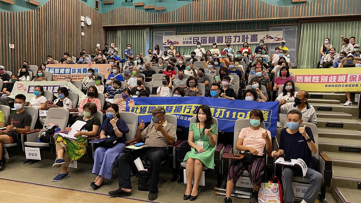 屏東縣政府開辦民宿業者教育訓練,藉由提升業者專業職能,帶動屏東整體旅遊服務品質再升級。(圖/屏東縣政府交通旅遊處提供) 屏東縣政府開辦民宿業者教育訓練,藉由提升業者專業職能,帶動屏東整體旅遊服務品質再升級。(圖/屏東縣政府交通旅遊處提供)