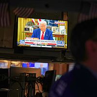 アメリカ国際貿易裁判所は、アメリカ大統領トランプが連邦法律の権限を越えたと認定した。示意図。(資料写真、AP通信) アメリカ国際貿易裁判所は、アメリカ大統領トランプが連邦法律の権限を越えたと認定した。示意図。(資料写真、AP通信)