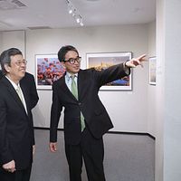 副総統の蕭美琴が台湾を訪問中の日本の元外交官、立命館大学教授の垂秀夫(右)と会見する。(資料写真、総統府提供) 副総統の蕭美琴が台湾を訪問中の日本の元外交官、立命館大学教授の垂秀夫(右)と会見する。(資料写真、総統府提供)