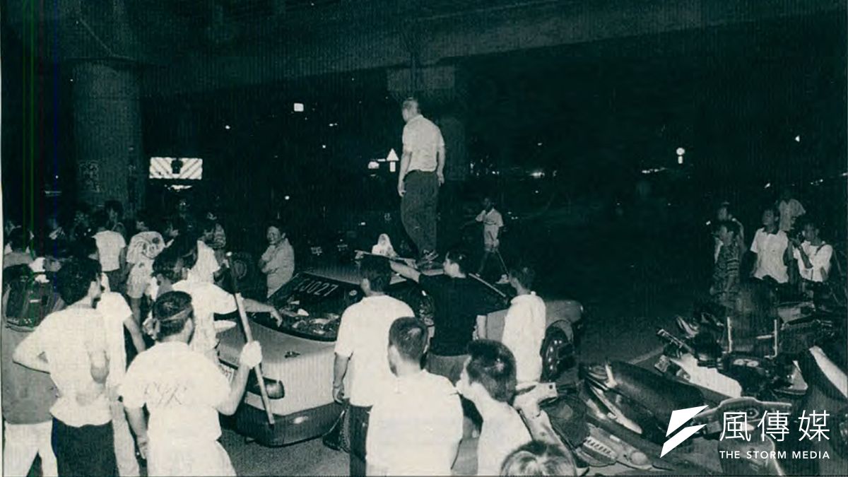 1995年8月17日計程車街頭鬥毆。(資料照,蔡明志攝) 1995年8月17日計程車街頭鬥毆。(資料照,蔡明志攝)