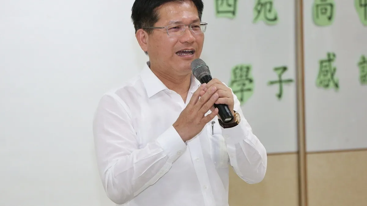 林佳龍視察西苑高中 要求地政局播經費改建老舊校舍