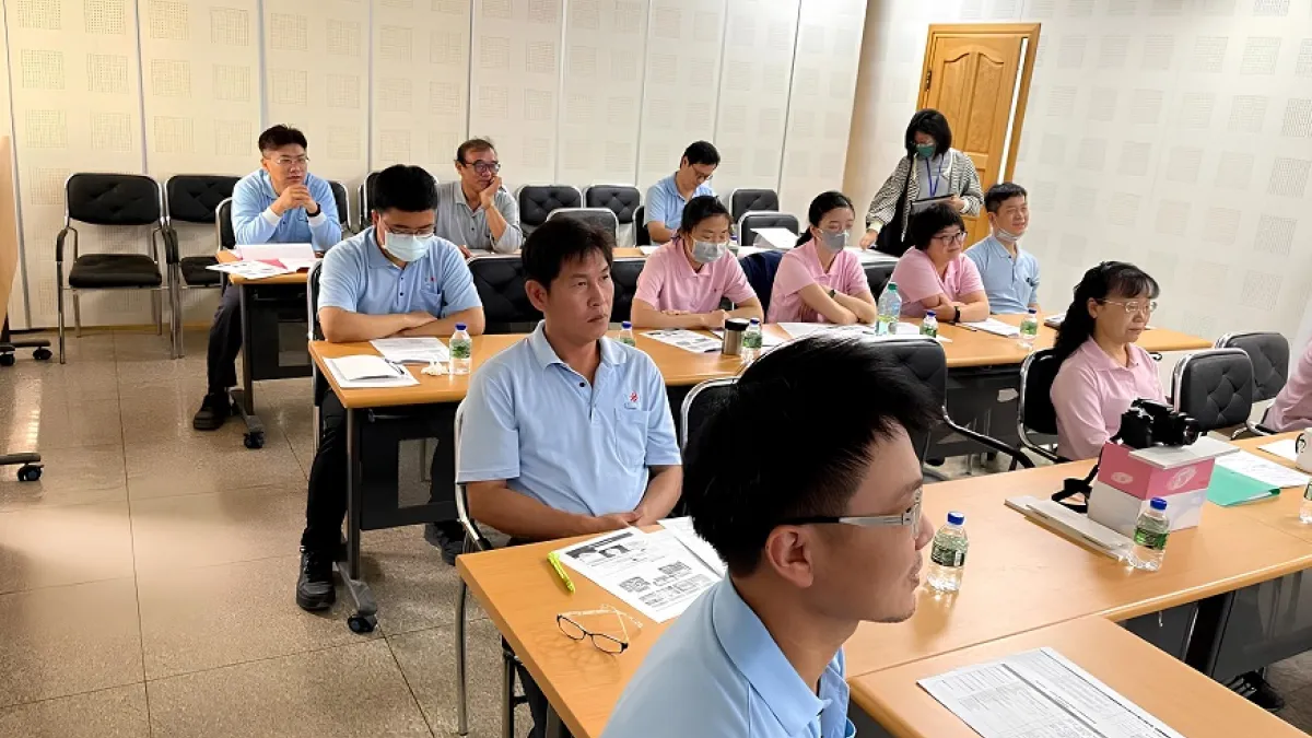 佳大建材公司透過勞動部「企業人力資源提升計畫」辦理員工在職訓練,聘請專業講師進場授課,提升中高齡員工專業職能及其就業競爭力。(圖/勞動力發展署雲嘉南分署提供)