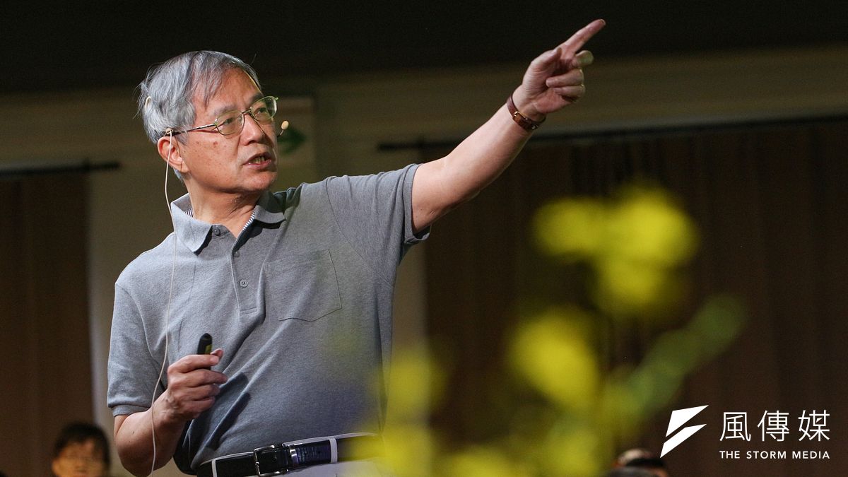 台大經濟系名譽教授陳添枝指出,疫情期間旅客銳減,但華航和長榮沒有要求紓困,這在全世界很少見。(顏麟宇攝) 台大經濟系名譽教授陳添枝指出,疫情期間旅客銳減,但華航和長榮沒有要求紓困,這在全世界很少見。(顏麟宇攝)