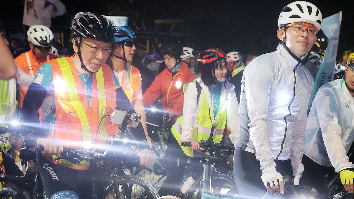 柯文哲戴「電子腳鐐」拚一日北高!自嘲像綁鉛袋練功 沿途小草淚喊:阿北加油