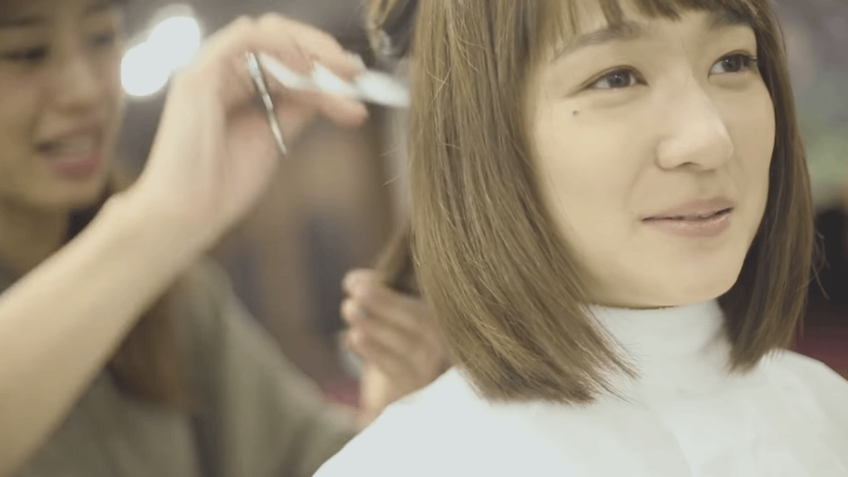 讓新的美髮師能充分發揮實力,需要半年到一年左右的時間。(示意圖非本人/翻攝自youtube) 讓新的美髮師能充分發揮實力,需要半年到一年左右的時間。(示意圖非本人/翻攝自youtube)