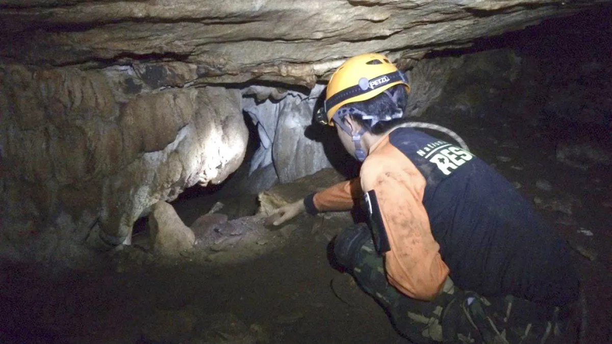 泰國學生足球隊受困地下洞窟。(AP)