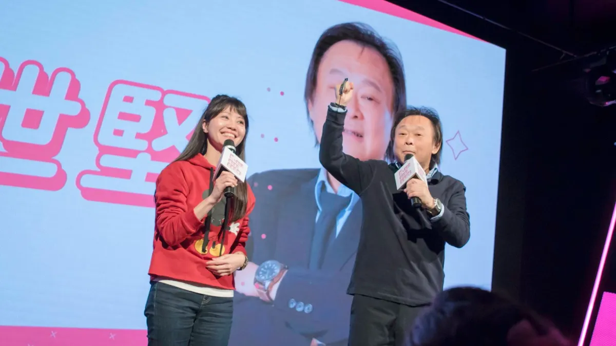 民進黨立委高嘉瑜(左)批評稅收超徵是「行政失靈」,同黨台北市議員王世堅(右)砲轟新竹棒球場弊案,引爆黨內鋪天蓋地的討伐聲浪。(取自高嘉瑜臉書)