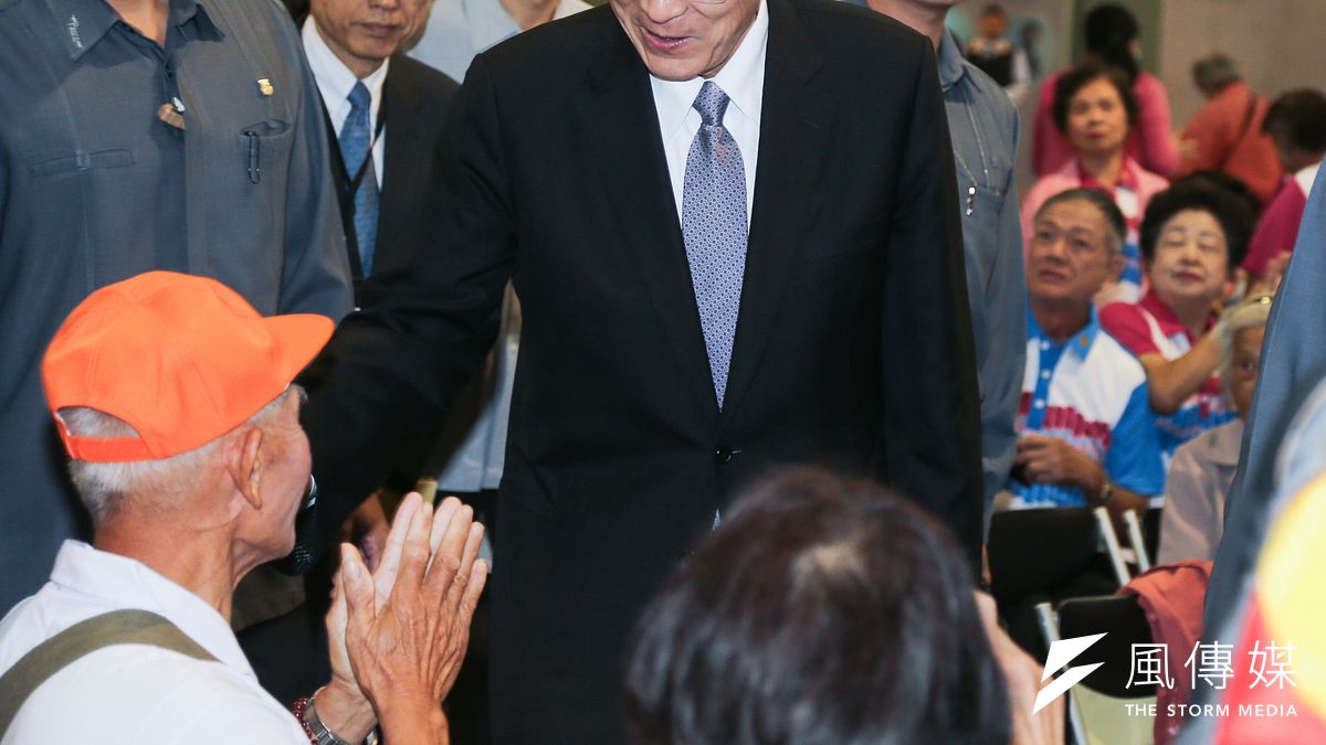 副總統吳敦義14日出席「2015全球客家發展會議」,意有所指的談團結問題。(陳明仁攝) 副總統吳敦義14日出席「2015全球客家發展會議」,意有所指的談團結問題。(陳明仁攝)