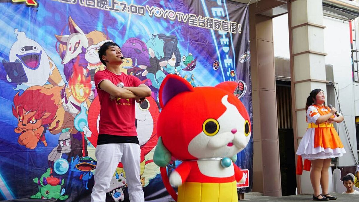 妖怪手表的動漫舞蹈動作簡單,吸引兒童模仿並上傳YouTube,甚至在演藝圈引起熱潮。(取自妖怪手錶粉絲官網) 妖怪手表的動漫舞蹈動作簡單,吸引兒童模仿並上傳YouTube,甚至在演藝圈引起熱潮。(取自妖怪手錶粉絲官網)