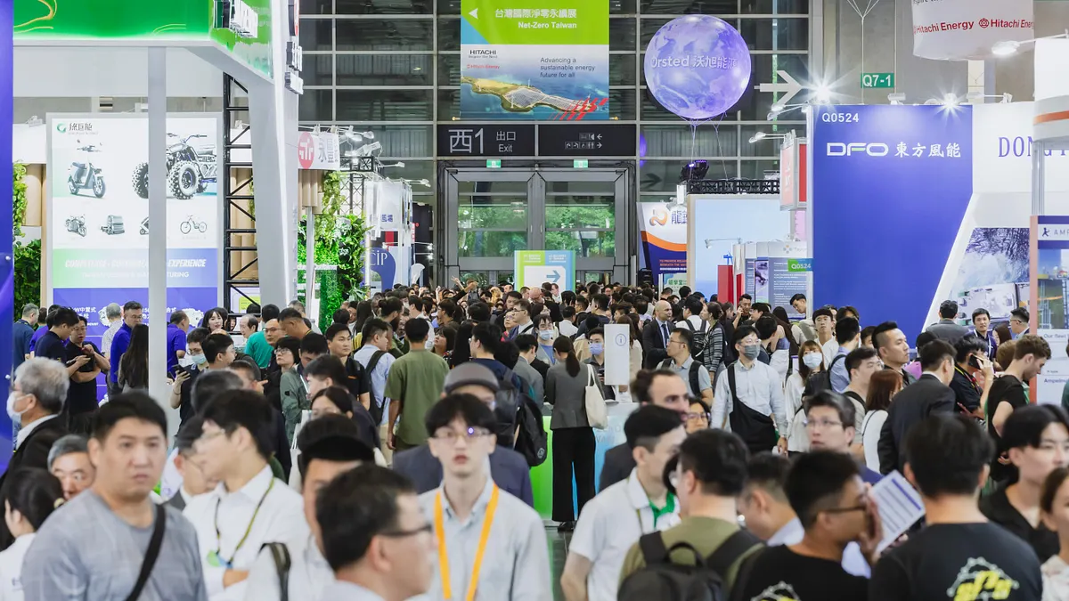 国際エネルギー展の昨年のにぎわい。(写真/貿易協会提供) 国際エネルギー展の昨年のにぎわい。(写真/貿易協会提供)