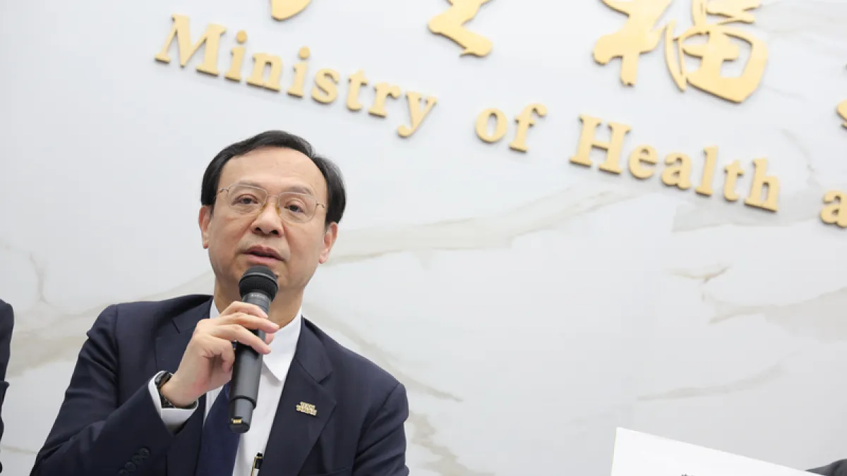 衛生福利部今(7)日宣布重罰中聯油脂新台幣1億6520萬元,創下中央依《食品安全衛生管理法》裁罰金額最高紀錄。圖為衛福部長石崇良。(中央社)