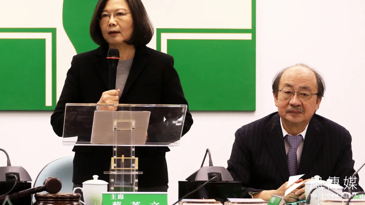 民進黨中常會,黨主席蔡英文總統出席,會前就促轉條例通過等時事發表講話。(蘇仲泓攝)
