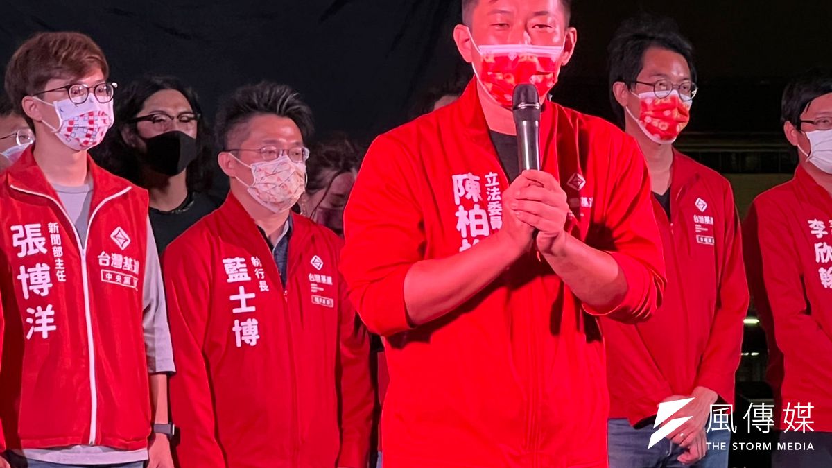 台灣基進立委陳柏惟(圖中)罷免案23日突過,但關於罷免制度是否合宜、政治人物遴選的標準為何,討論仍未停止。(資料照,黃信維攝) 台灣基進立委陳柏惟(圖中)罷免案23日突過,但關於罷免制度是否合宜、政治人物遴選的標準為何,討論仍未停止。(資料照,黃信維攝)