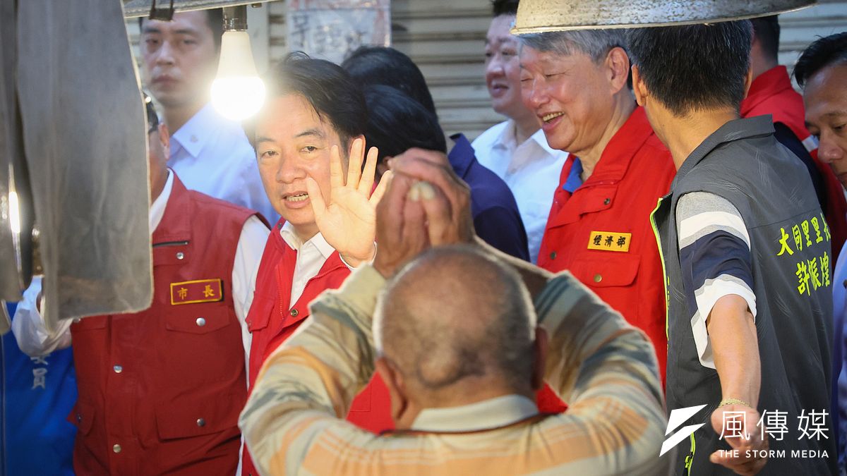 颱風山陀兒襲台後,總統賴清德在談到治水時,強調明年度整體治水預算將提高到551億元,比今年度增加超過40%。圖為賴清德(中)赴金山老街勘災。(資料照,顏麟宇攝) 颱風山陀兒襲台後,總統賴清德在談到治水時,強調明年度整體治水預算將提高到551億元,比今年度增加超過40%。圖為賴清德(中)赴金山老街勘災。(資料照,顏麟宇攝)