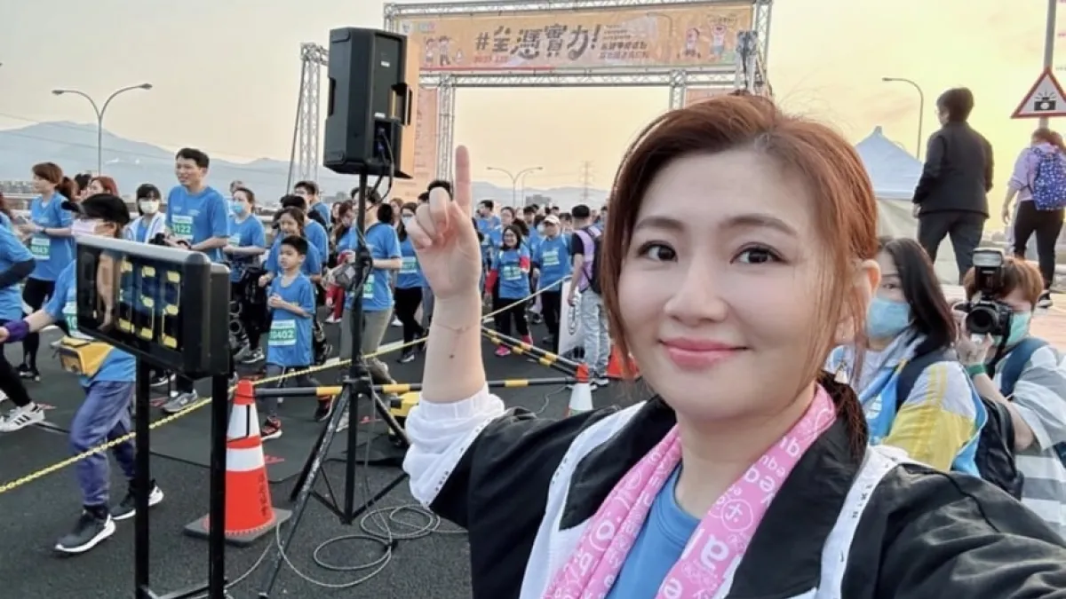 Selina今(13)日宣布已經懷孕12周,而她昨日才參加馬拉松活動。(圖/翻攝自IG@selinanahaha)
