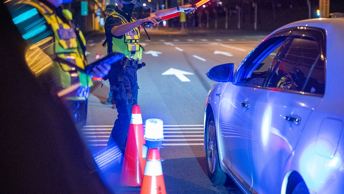 台中市警察局今(26)日晚擴大維安臨檢,自辦「肅槍專案行動」。(圖/台中市政府) 台中市警察局今(26)日晚擴大維安臨檢,自辦「肅槍專案行動」。(圖/台中市政府)