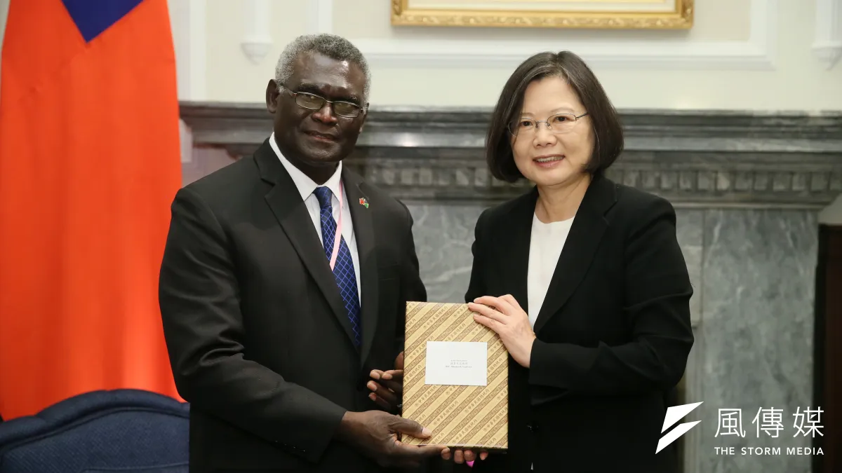 蔡英文2016年接見友邦索羅門群島總理蘇嘉瓦瑞(Manasseh Sogavare)。(總統府提供)