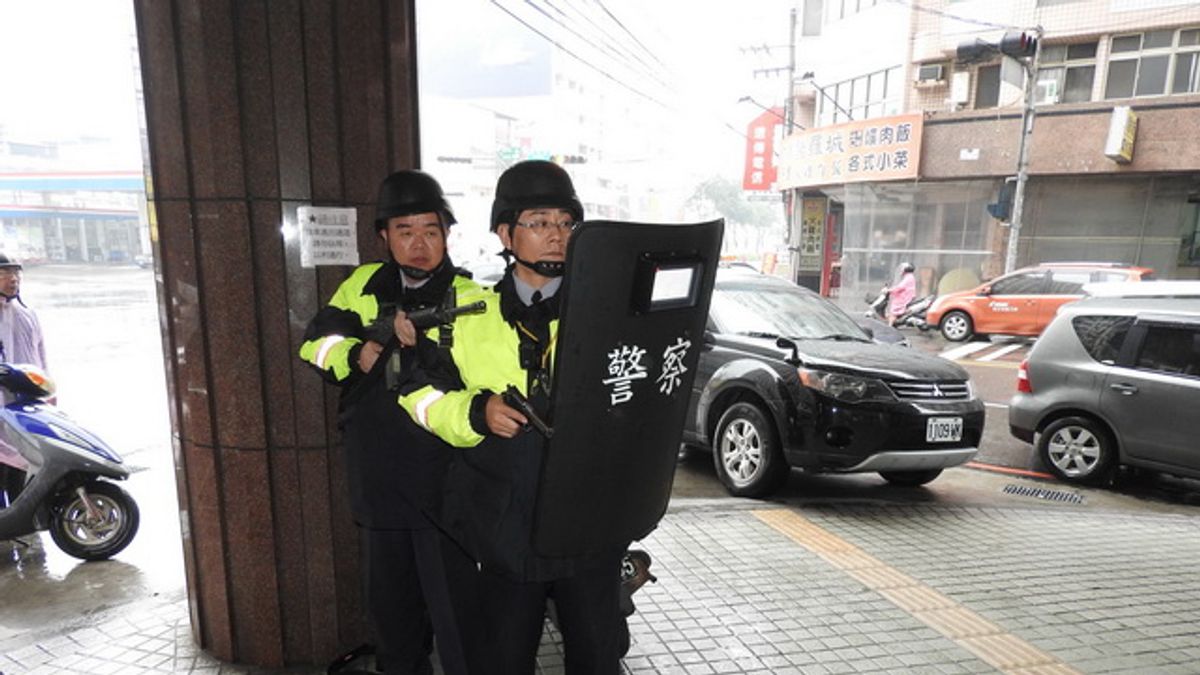 烏日警分局防搶演練 民眾信以為真 烏日警分局防搶演練 民眾信以為真