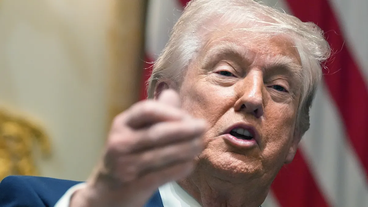 2026年3月26日,美國總統川普在內閣會議上發表談話。(美聯社)