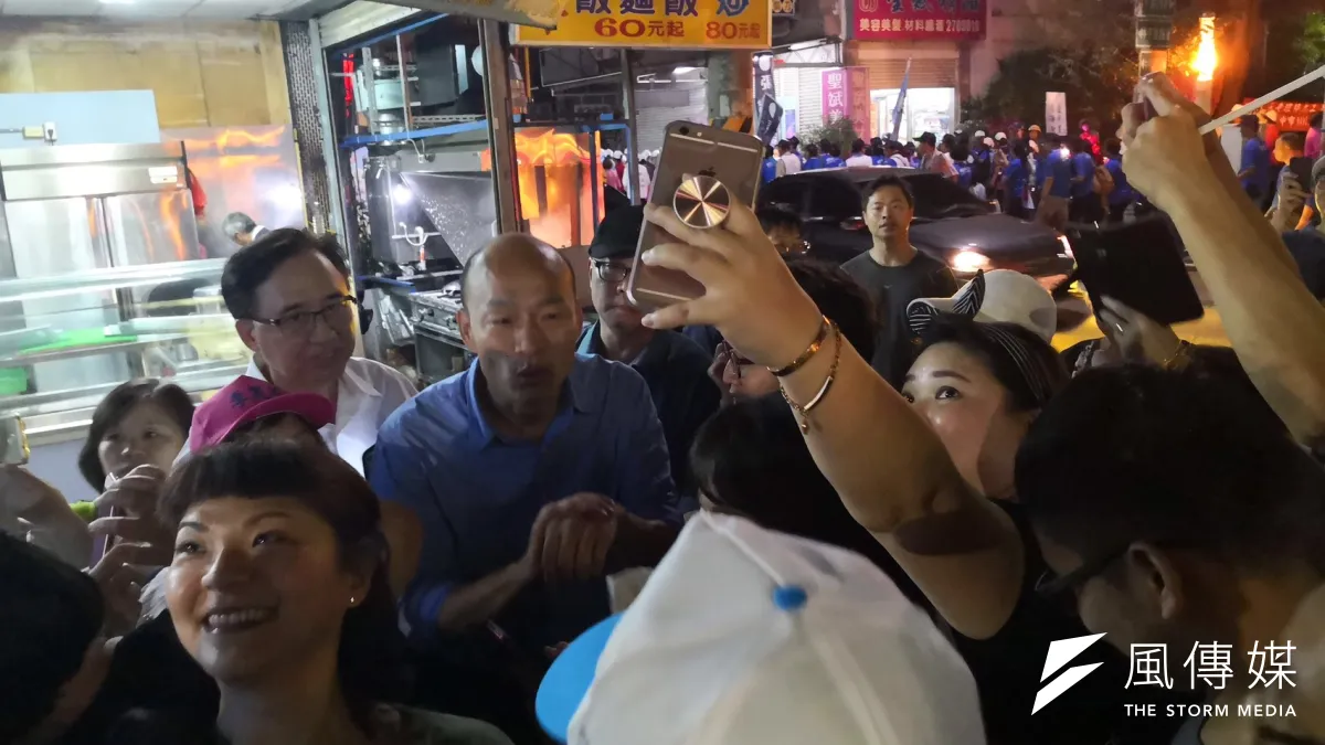 國民黨台中大造勢,卻有許多民眾是為了韓國瑜而來。(羅暐智攝)