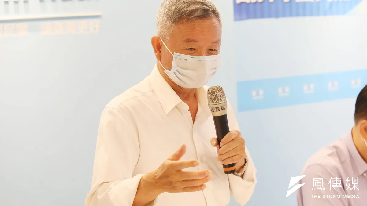 前衛生署長楊志良2日出席聲請停止高端緊急授權、搶救國民健康記者會。(柯承惠攝)