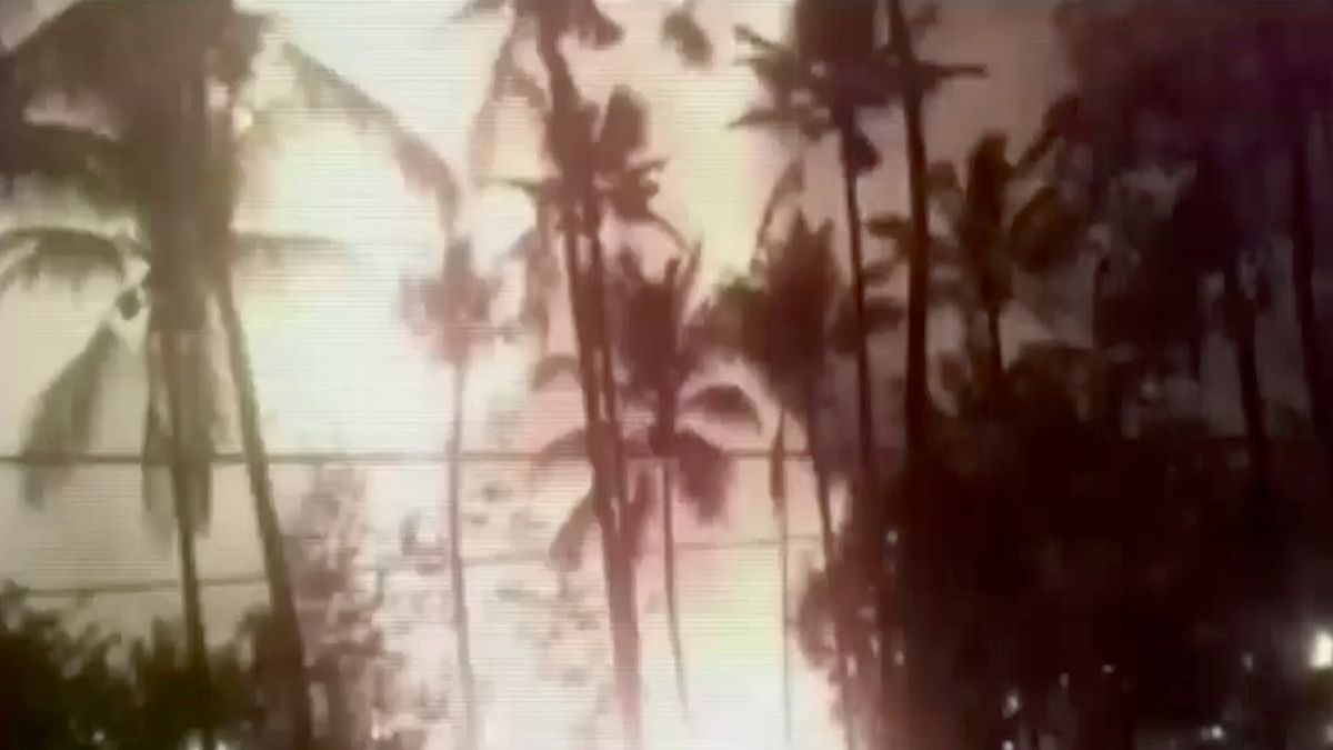 印度南部喀拉拉邦一座寺廟10日淩晨發生死傷慘重的大火(美聯社) 印度南部喀拉拉邦一座寺廟10日淩晨發生死傷慘重的大火(美聯社)