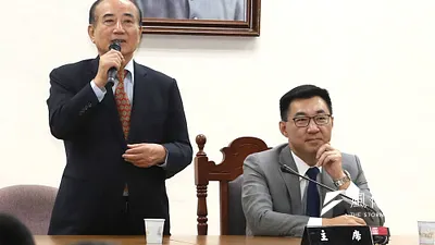 國民黨體質孱弱幾近弱不禁風,既不是執政者明媒正娶特使,得不到祝福,緘默是金何樂不為,兩岸事務讓執政民進黨自個兒去弄,看他能否搞出什麼名堂來。圖為王金平(左)、江啟臣(右)。(資料照,柯承惠攝)